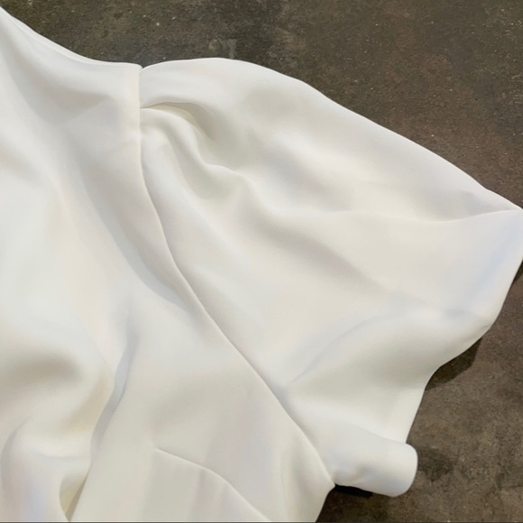 EXPRESS white short sleeve lined v neck puff sleeves - Picture 9 of 9